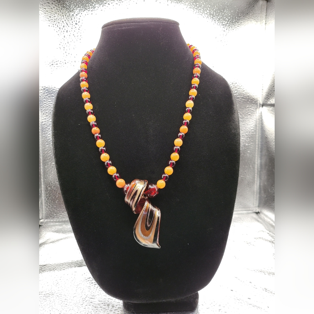 Gorgeous necklace SIZE 24inches